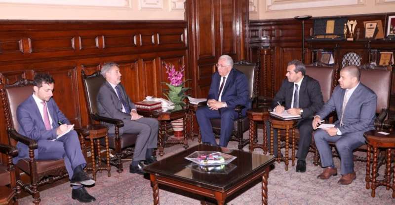وزير الزراعة يبحث مع السفير الإيطالي  تعزيز الاستثمارات الزراعية الإيطالية في مصر