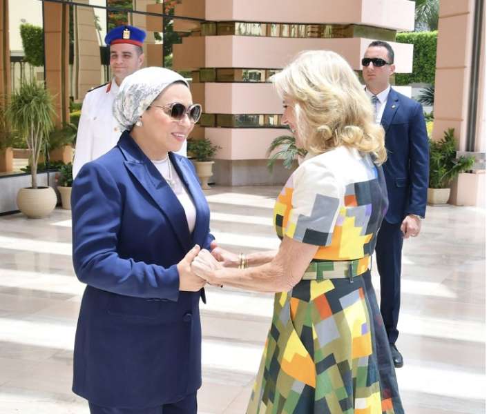 السيدة انتصار السيسي تودع قرينة الرئيس الأمريكي بعد انتهاء زيارتها لمصر