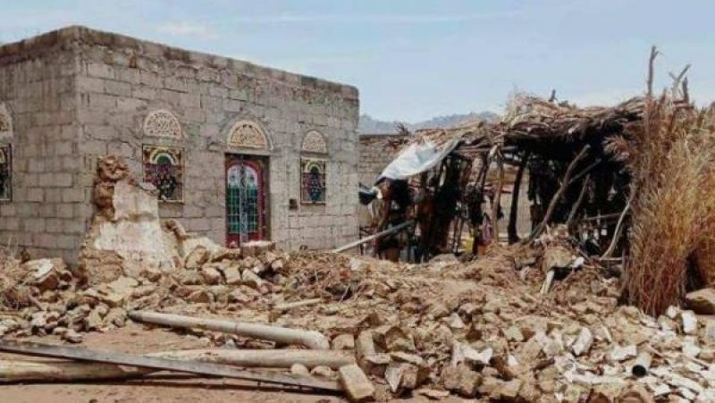 مليشيا الحوثي يستهدف قرى آهلة بالسكان