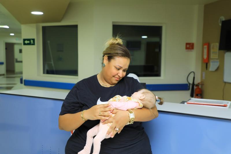 بالصور.. ويزو في زيارة إنسانية مبهجة لأطفال مستشفى الناس