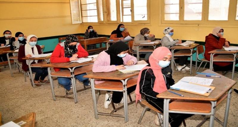 طلاب الثانوية العامة بجنوب سيناء يؤدون امتحان اللغة العربية وسط تشديدات أمنية