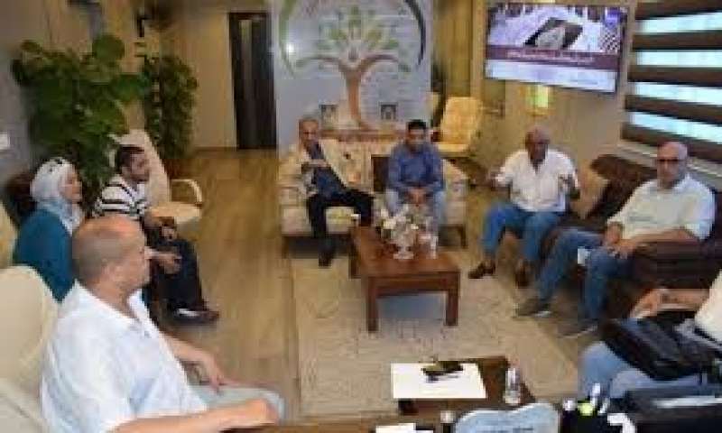 رئيس جهاز الشيخ زايد يعقد اجتماعاً مع ممثلي منطقة الثورة الخضراء