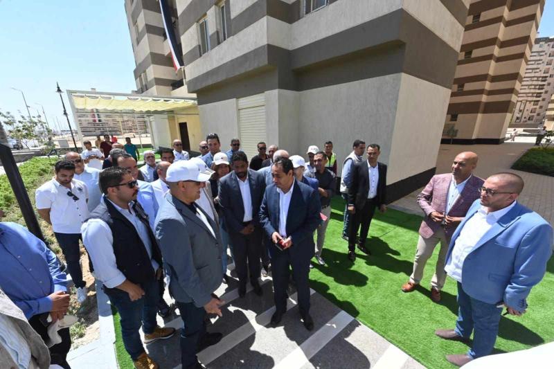 وزير الإسكان يتفقد وحدات المبادرة الرئاسية ”سكن كل المصريين”