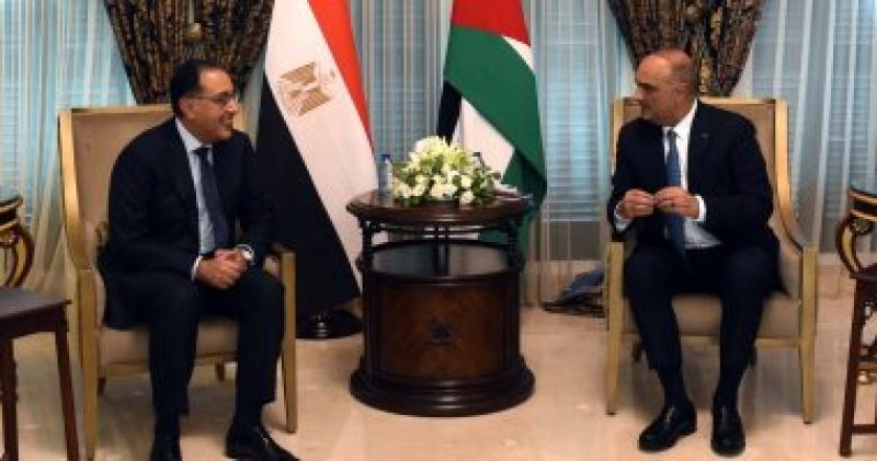 رئيس الوزراء  يلتقي نظيره الأردني
