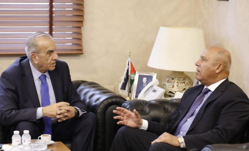 وزير النقل ونظيره الأردني يؤكدان ضرورة استكمال أعمال الخط العربي وتجهيزاته