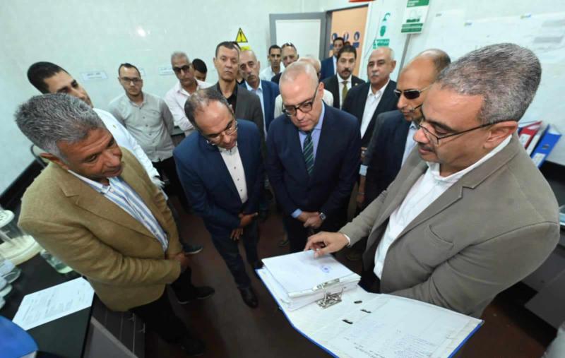 وزير الإسكان يتفقد محطة تنقية مياه الشرب بمدينة القاهرة الجديدة بطاقة تصميمية مليون م3 يومياً