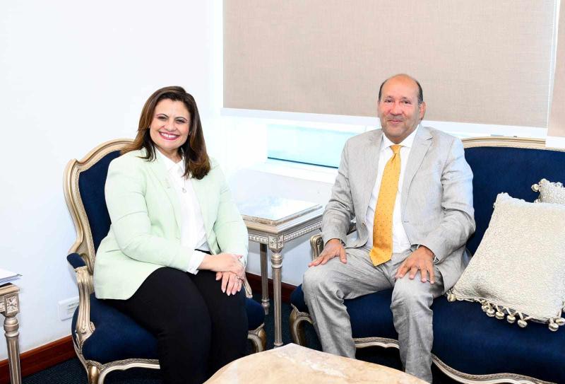 وزيرة الهجرة تستقبل السفير هشام بدر لبحث إشراك المصريين بالخارج في المبادرة الوطنية للمشروعات الخضراء الذكية