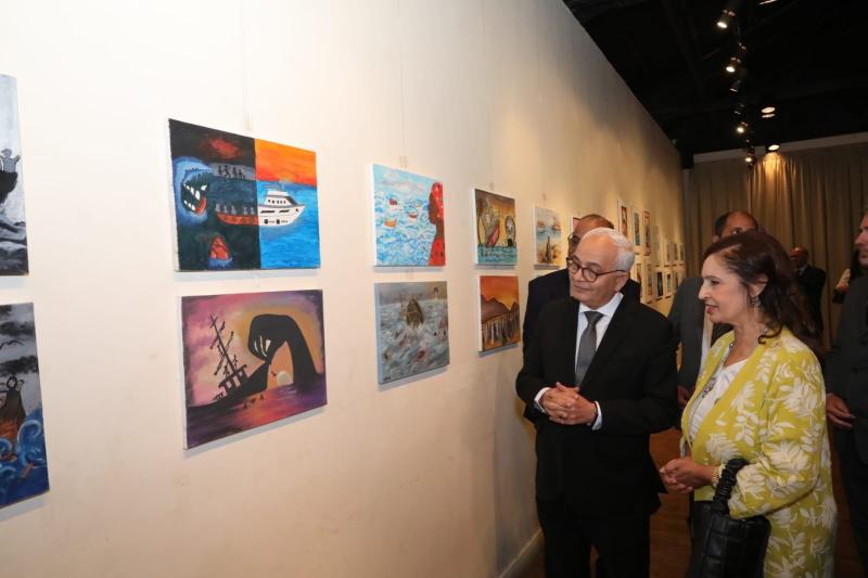 وزير التعليم يفتتح المعرض الفني لرسومات طلاب المدارس حول الهجرة غير الشرعية