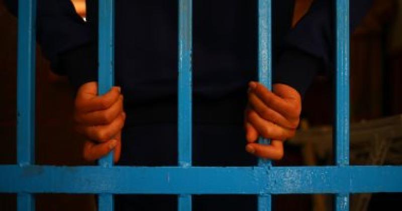 حبس طالب وعامل بمخبز لاتهامهما بالإتجار في العملة بالخليفة 4 أيام