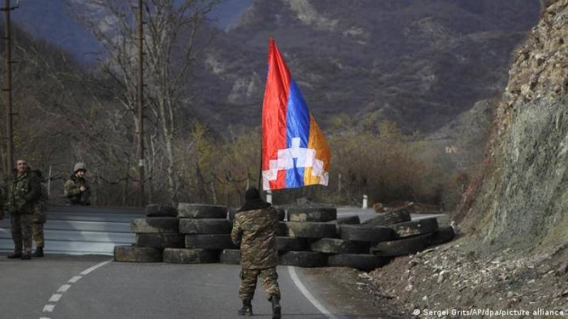 موسكو : الأرمن في ناجورنو كاراباخ يسلمون أسلحتهم