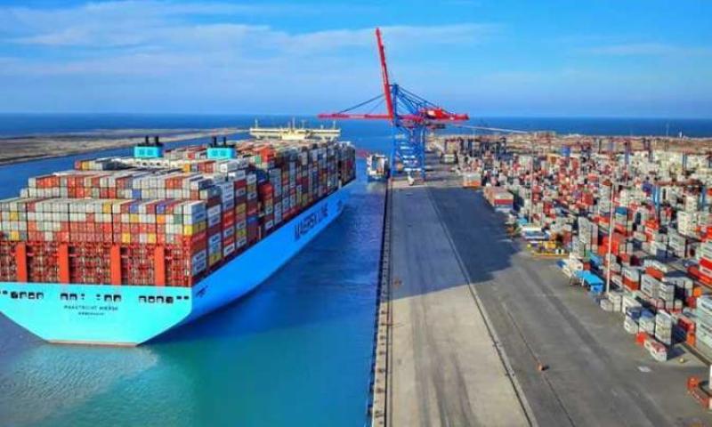 تصدير يوريا وكلينكر ومولاس وبضائع متنوعة من ميناء دمياط