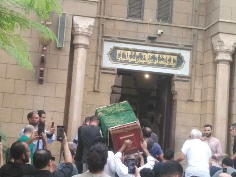 وصول جثمان أحمد سامي العدل إلى مسجد الفاروق لأداء صلاة الجنازة