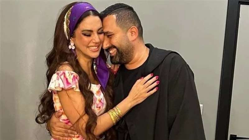 بالأحضان.. درة تحتفل بعيد زواجها الثالث من هاني سعد