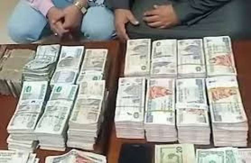 ضبط مقيم ونجله بتهمة الإتجار في النقد الأجنبي خارج نطاق السوق المصرفي