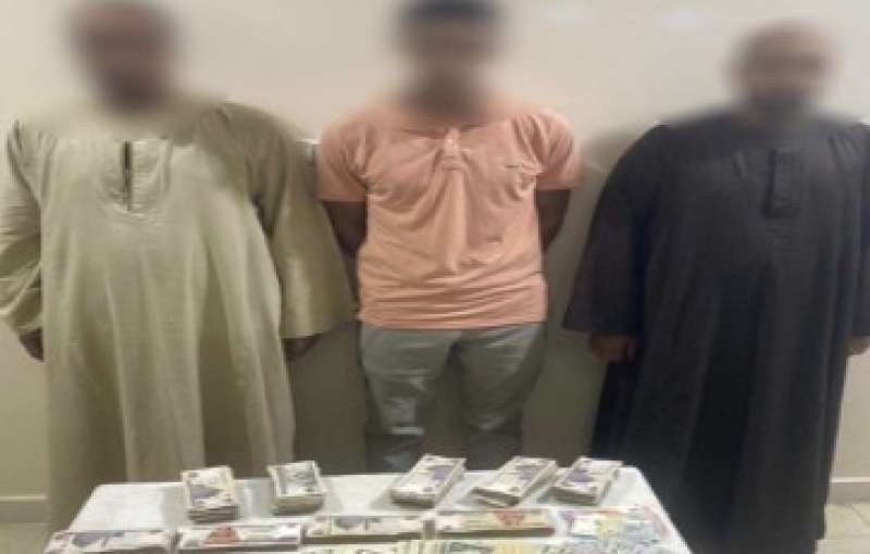 ضبط 3 أشخاص بقنا لقيامهم بالإتجار غير المشروع  في النقد الأجنبي