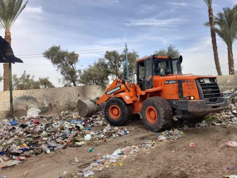 محافظ أسيوط: استمرار وتكثيف حملات النظافة وتمهيد الطرق ورفع 540 طن مخلفات بـ 4 مراكز بالمحافظة