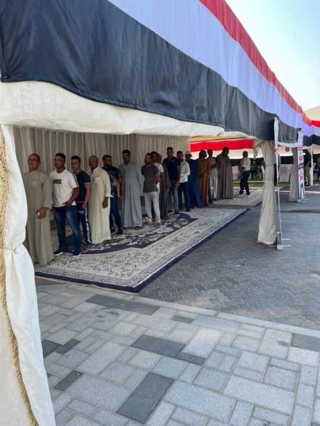 طوابير الناخبين في سفارة مصر بأبو ظبي