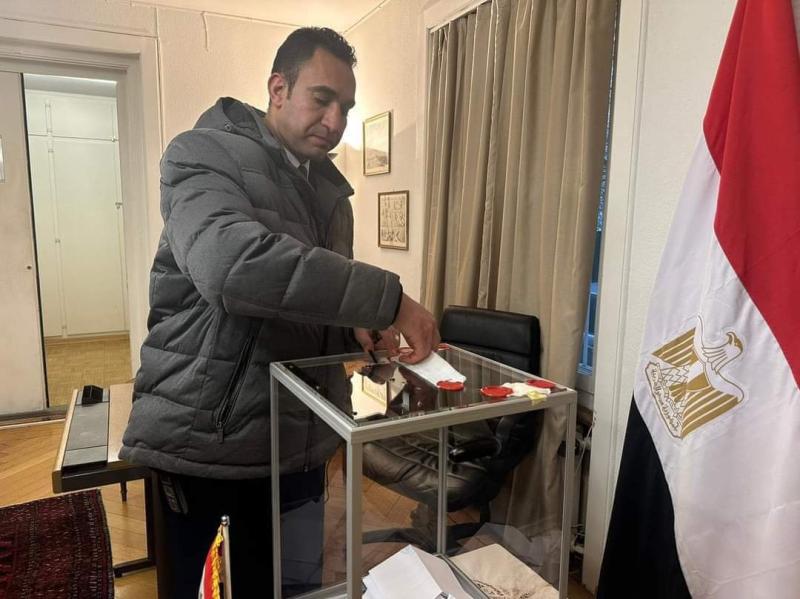 إقبال كثيف من أبناء الجاليات المصرية في هولندا وسويسرا والنمسا للإدلاء بأصواتهم في الانتخابات الرئاسية
