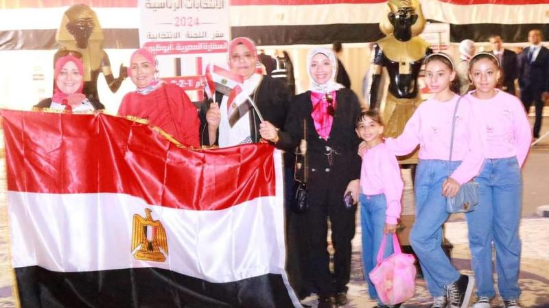 استمرار توافد المصريين ابوظبي للمشاركة فى الانتخابات الرئاسية لليوم الثالث