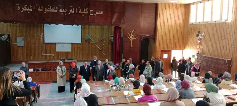 جانب من جولة رئيس الجامعة