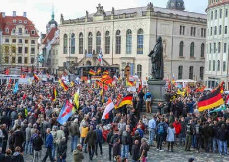 أكثر من 10 آلاف شخص يتظاهرون في كولونيا ضد حزب البديل