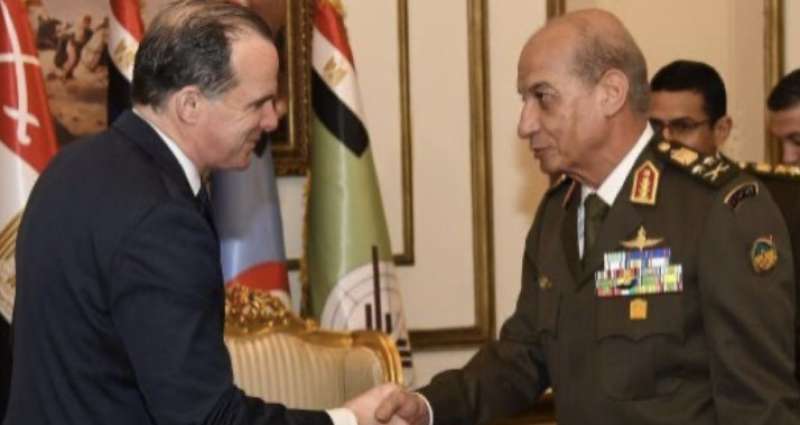 وزير الدفاع يلتقي منسق الشرق الأوسط وشمال أفريقيا لمجلس الأمن القومي الأمريكي