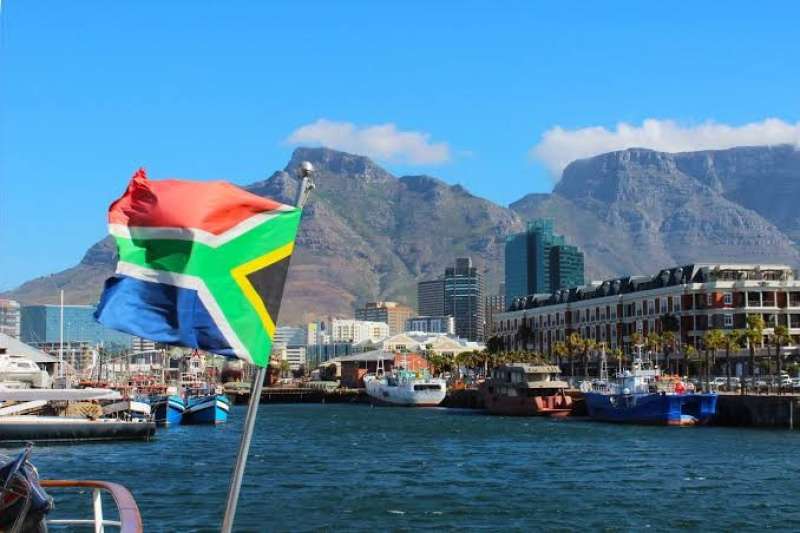 جنوب أفريقيا تسعى إلى تعديل بعض شروط تصاريح العمل