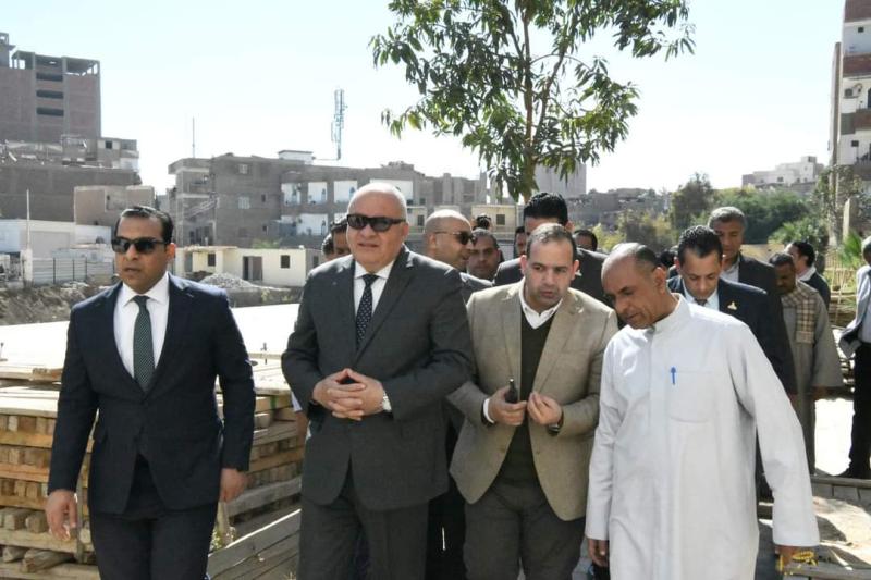 محافظ قنا ومساعد وزير الصحة يتفقدان مشروع إنشاء مستشفي الرمد