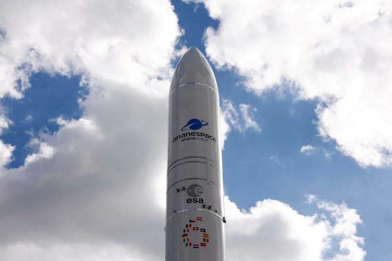 مرحلتان لصاروخ وكالة الفضاء الأوروبية تبدآن رحلتهما إلى منصة الإطلاق