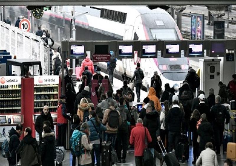 إضراب السكك الحديدية الفرنسية يهدد بتعطيل خطط السفر في الشتاء