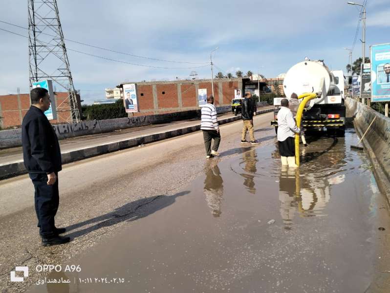 محافظ الإسكندرية يشدد على رؤساء الأحياء وجميع الأجهزة التنفيذية بمتابعة تصريف مياه الأمطار