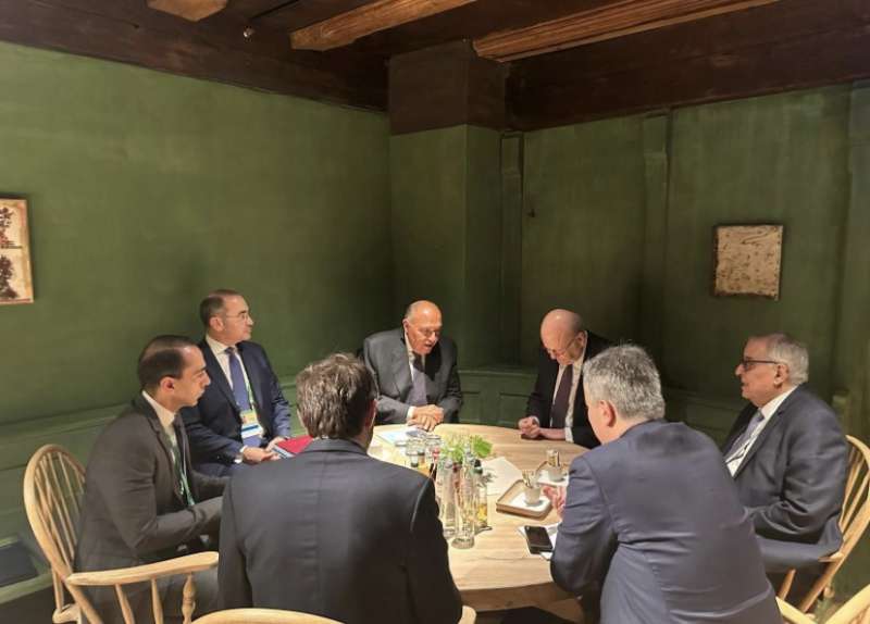 وزير الخارجية يعقد لقاء مع رئيس الحكومة اللبنانية على هامش اجتماعات مؤتمر ميونخ للأمن