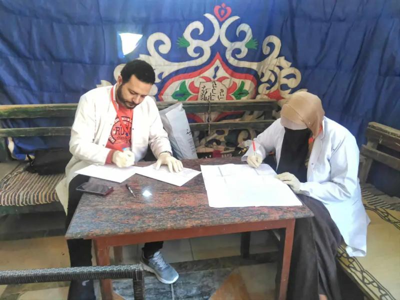 الكشف على ٩٨٦ مواطن خلال قافلة طبية مجانية متعددة التخصصات بقرية كفر غرين بكوم حمادة