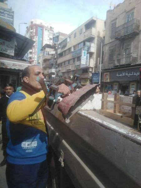 رفع ٦٦٥حالات إشغال طريق مخالف خلال حملات مكبرة بمركزى دمنهور وأبو حمص