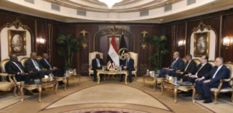وزير الداخلية يستقبل نظيره السوداني لبحث المستجدات في القضايا الأمنية