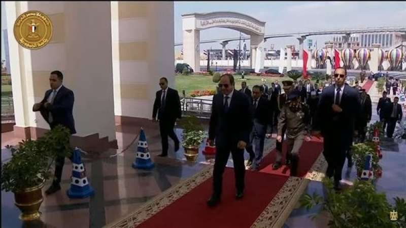 الرئيس السيسي يصل مسجد المشير طنطاوي لأداء صلاة الجمعة بمناسبة يوم الشهيد