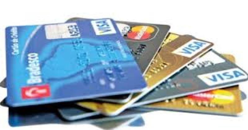 ضبط أحد الأشخاص بالمنيا لقيامه بالاستيلاء على بيانات بطاقات الدفع الإلكتروني للمواطنين