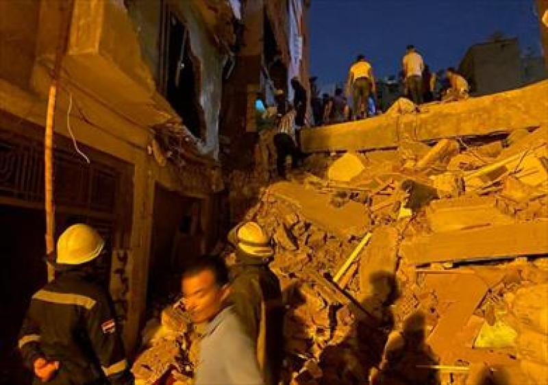 انهيار جزئي بعقار قديم في منطقة كامبشزار وسط الإسكندرية