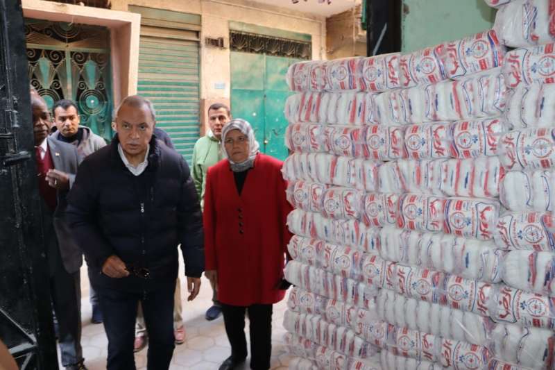 محافظ القليوبية يتفقد 4 مصانع لتعبئة وتوزيع السكر بمدينة الخصوص