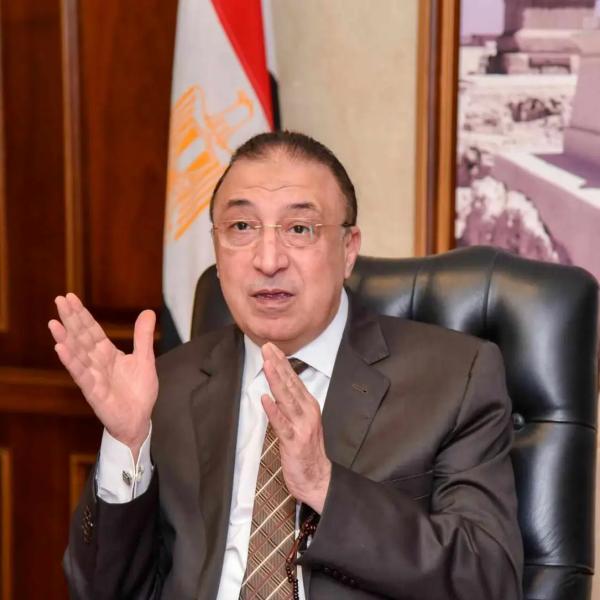 محافظ الإسكندرية يكلف شركة نهضة مصر غدًا الخميس برفع جميع تراكمات القمامة داخل حرم السكة الحديد