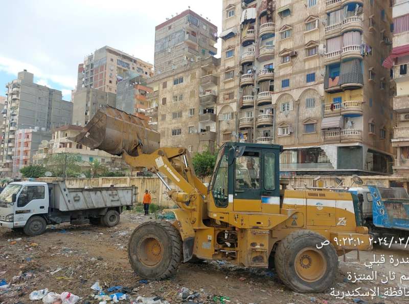 محافظ الإسكندرية يوجه بالاستمرار في رفع كافة تراكمات القمامة داخل حرم السكك الحديدية