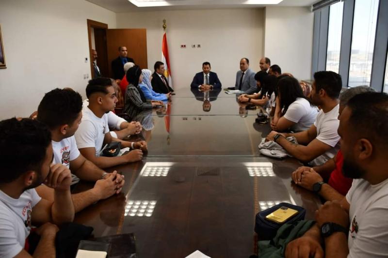 وزير الشباب والرياضة يُكرم لاعبي منتخب مصر بعد التتويج بكأس العالم للقوة البدنية