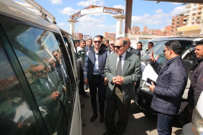 محافظ كفرالشيخ يتابع تطبيق التعريفة الموحدة ( 5 جنيهات) لمركبات ” التوكتوك” بمدينة دسوق