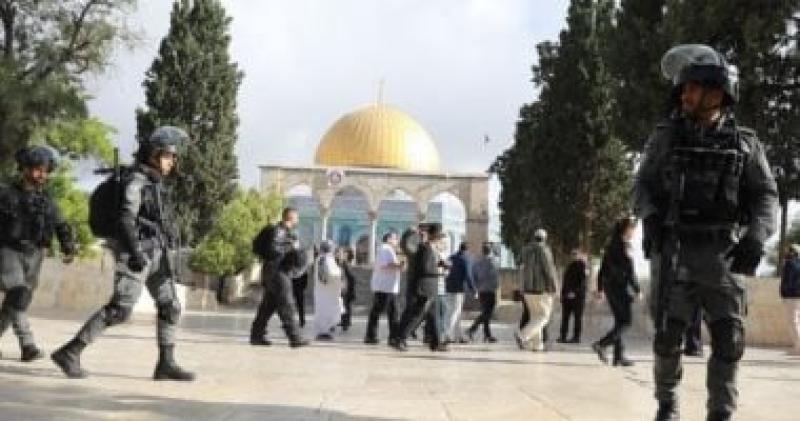 الاحتلال الإسرائيلي يفرض قيودا على دخول المصلين إلى المسجد الأقصى في القدس