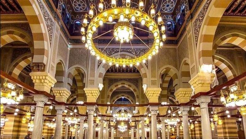 المساجد الكبرى وآل البيت تتزين بالقرآن والمجالس الدينية في ليلة القدر