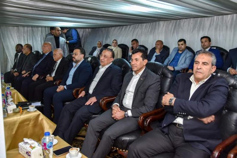 وزير الشباب والرياضة ومحافظ الإسكندرية يفتتحان أعمال تطوير ملعب نادي سيدي بشر