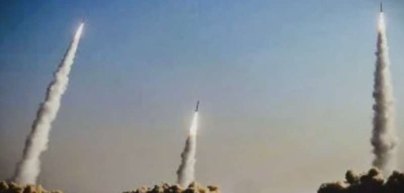 إطلاق أكثر من 50 صاروخا من جنوب لبنان باتجاه إسرائيل