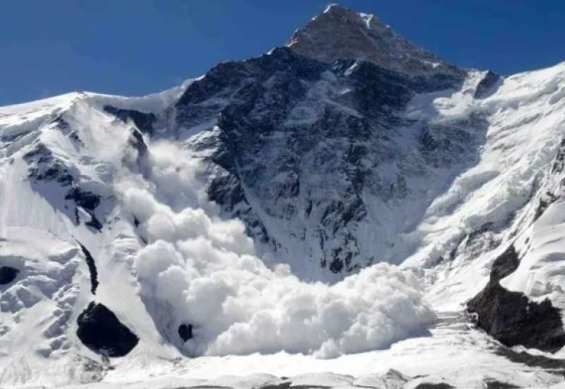 وفاة سائح في انهيار جليدي بجبال هاي تاترا الشاهقة في بولندا