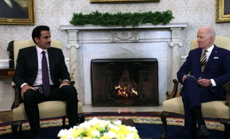 أمير قطر والرئيس الأمريكي يبحثان جهود التوصل لوقف فوري ودائم لإطلاق النار في غزة