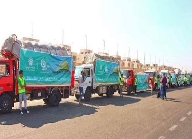 إدخال 118 شاحنة مساعدات من معبري رفح وكرم سالم إلى قطاع غزة